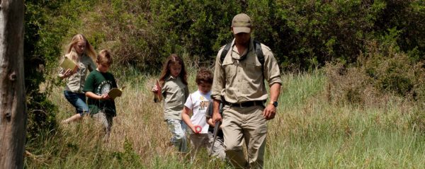 BANNER-SouthAfrica_GardenRoute_Family_KwandweMelton-Manor_ChildrenWalking